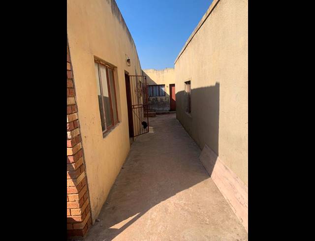 3 BEDROOM HOUSE FOR SALE IN ISIPHETWENI